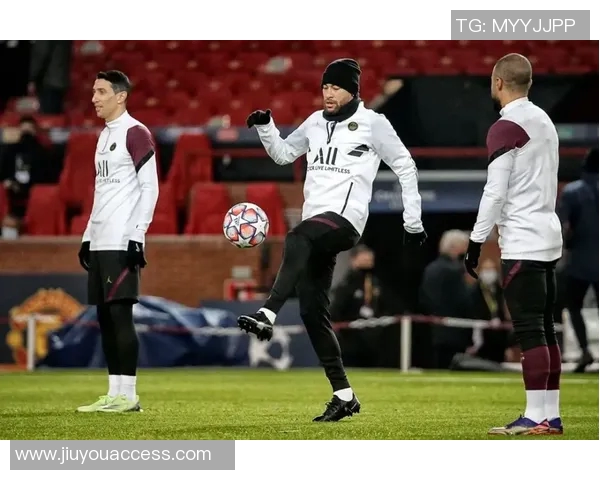 英超激战巴黎圣日耳曼与莱比锡战成平局绝杀时刻引发全场狂欢